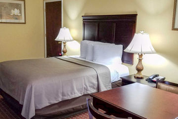 Econo Inn&suites Hotel